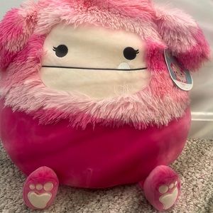 Hailey barefoot 16” squishmallow